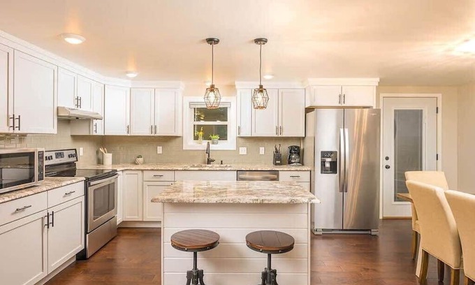 Ledgeview Casa | -Ledgeview Luxury - Sleeps 11