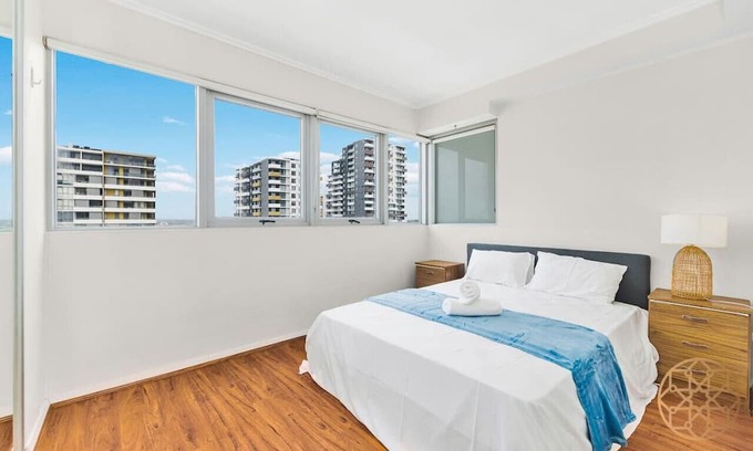 Burwood Apartamento | Steps to Train&Shopping with Pool for 6ppl Burwood