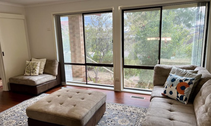 McKellar Casa | Charming 4-Bedroom Retreat with Ensuite Spa and Tranquil Backyard