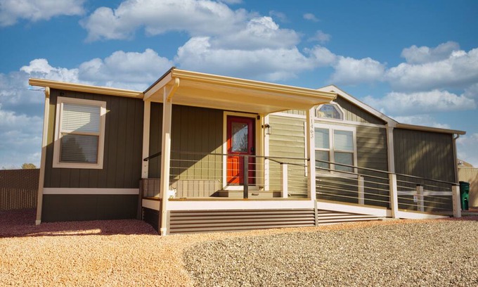 Camp Verde Casa | Camp Verde Retreat Unwind in our warm haven, hot tub under the stars.