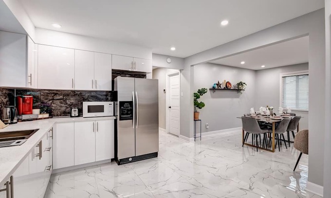 Saint-Leonard Casa | Modern 3 Bedrooms Lacordaire Suite!