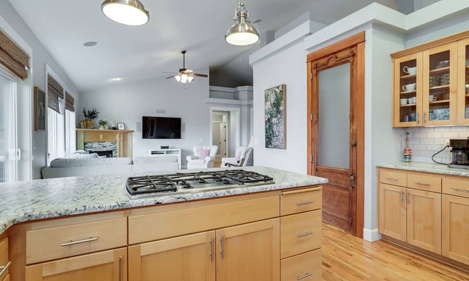 Silverton Casa | Silverton Home w/ View, 2 Mi to Oregon Garden!