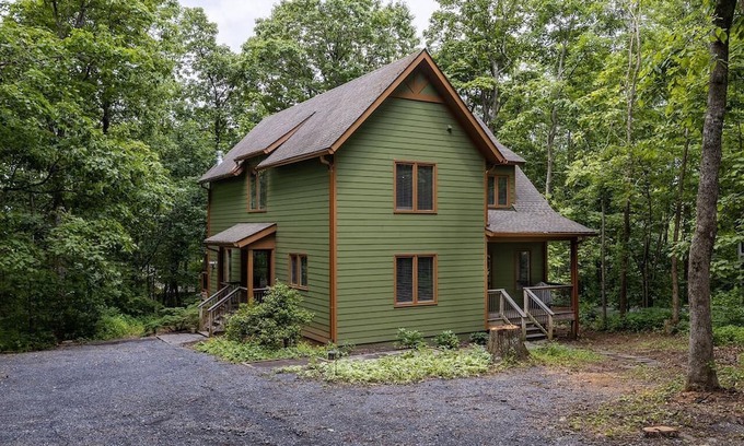 Nellysford Casa | Hemlock Hideaway with Wintergreen Advantage
