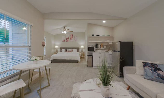 Azalea Park Casa | Private Studio near parks & DNTN