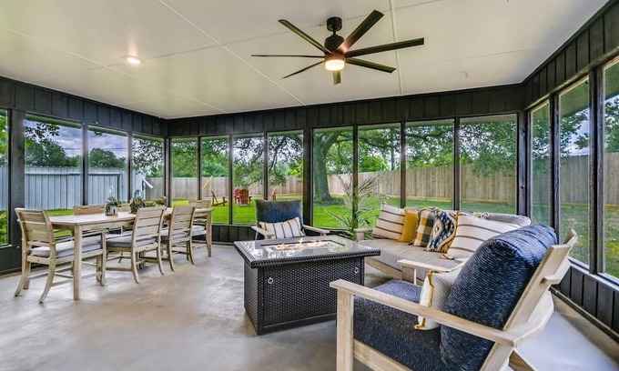 Fayetteville Casa | Fire Pits & S'mores|Secluded 7 miles to Round Top!