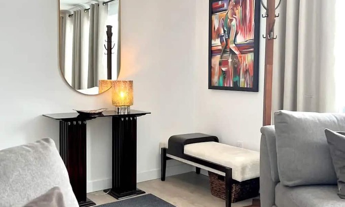Vanier North Apartamento | 3BR in Ottawa Beachwood Area