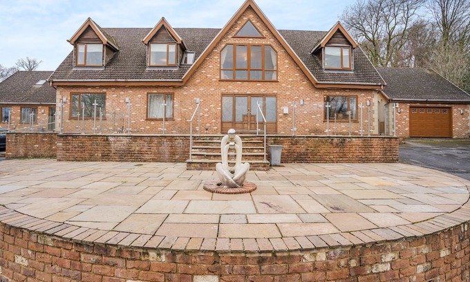 Neath Cabaña | 5 bedroom accommodation in Neath