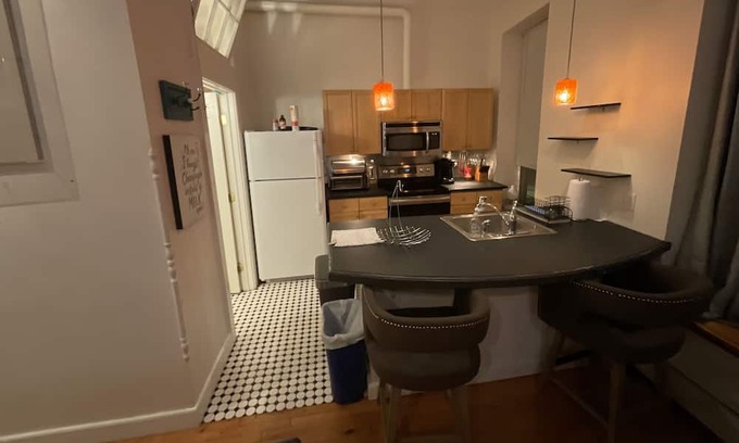 Poughkeepsie Apartamento | Downtown Loft. In Poughkeepsie. Walking distance to Civic Center. Pet friendly
