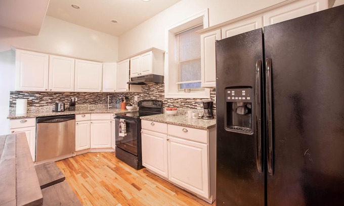 Woodlawn Apartamento | This Greystone is near the University of Chicago, the Museum of Science