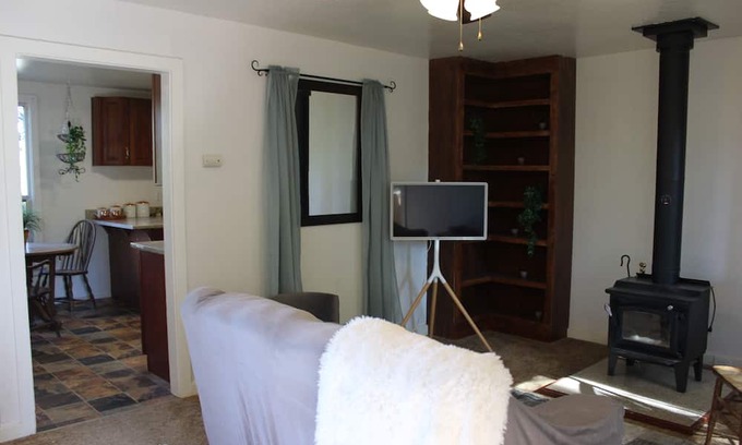 Placerville Casa | Exclusive way-point home. Central location to Apple Hill, Hospital, Main Street