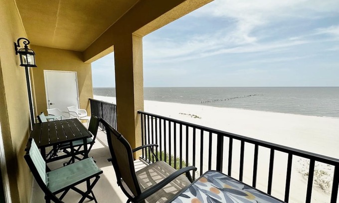 Henderson Point Apartamento | #732 Beautiful corner 2 bedroom beach front condo