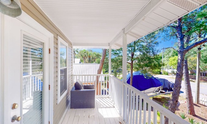 Gulfview Heights Casa | Delightful beach getaway near the shore with balcony & large yard - dog-friendly