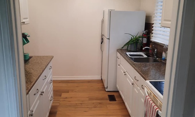 Lakeview Casa | Whole place near highway 401