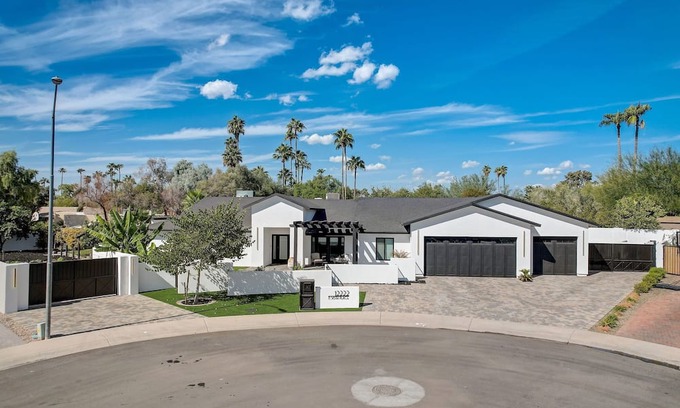 Avant Casa | Luxury,Pool,Spa,Great Location, great for entertaining