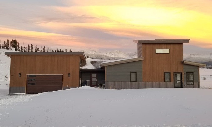 Tabernash Casa | Modern home with amazing views near world class amenities-ski, bike, golf, boat!