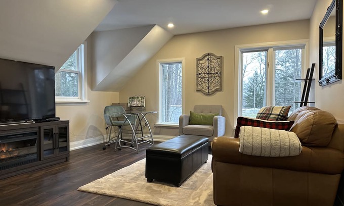 Milton Cabaña | Beautiful Cozy Country Cottage 5 Minutes From 401 Guelph Line