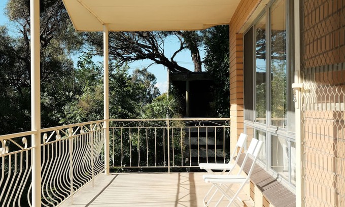 Canberra Casa | 3Brs-Secluded/Spacious/Petfriendly