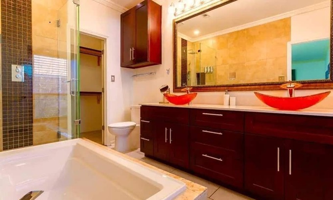 Northeast Carrollton Casa | House In Carrollton with Hot Tub and Pool
