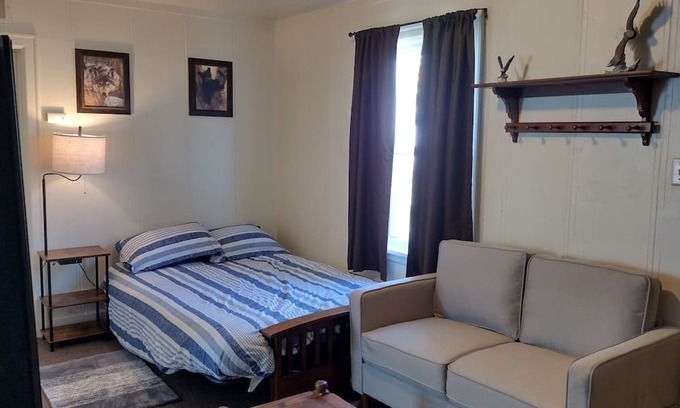 Hamilton Casa | 2 person on Ravalli