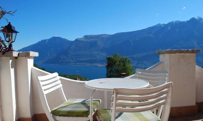 Prabione Apartamento | Apartment 'Colombo' with Lake View and Private Terrace