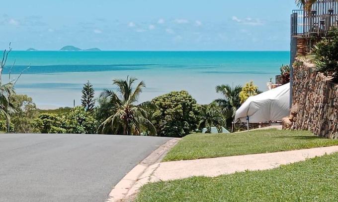 Cannonvale Apartamento | Spacious granny flat on the ground floor, close to shops, beaches, town centre.