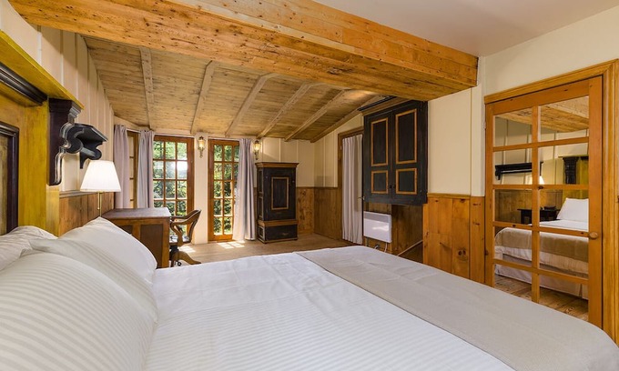 Baie-St-Paul Chalet De Esquí | Real cottage with a private lake