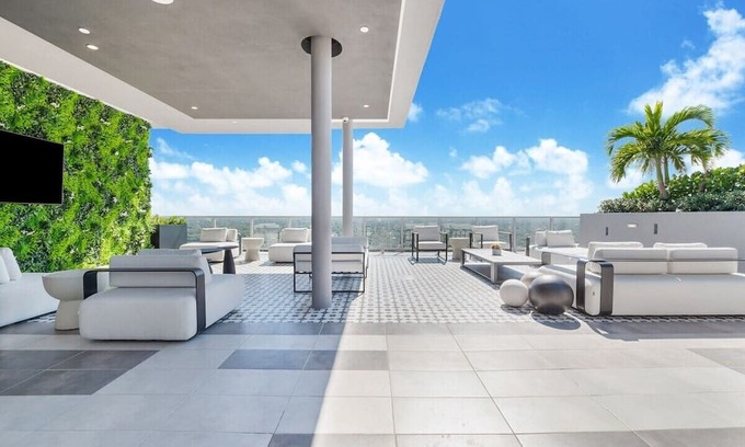 Ludlam Condominio | Beautiful 2 Bdrms New Condo In Pinecrest