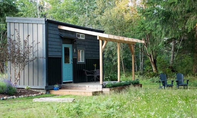 Courtenay Casa | Sweet Tiny Home on Blueberry Farm close to Ocean