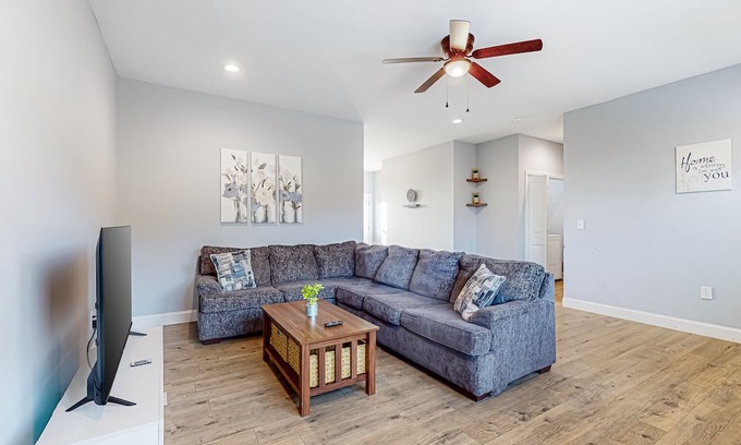 Jefferson City Casa | Modern dog-friendly home with enclosed yard, pool, grill, mtn views, W/D, & AC