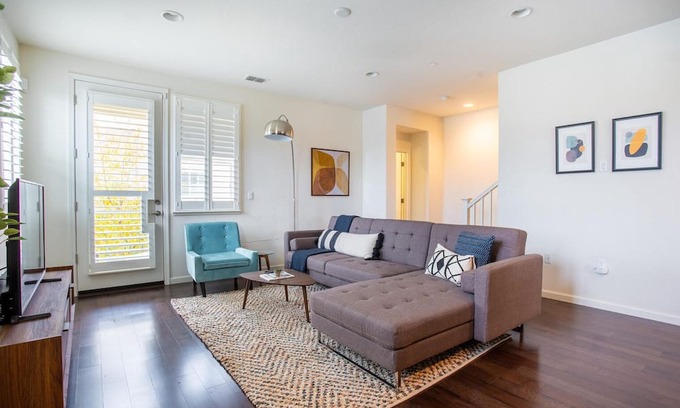 Edenvale Casa | Sweet San Jose 4BR w/ Pool, Gym, Spa & A/C, nr Dining, by Blueground