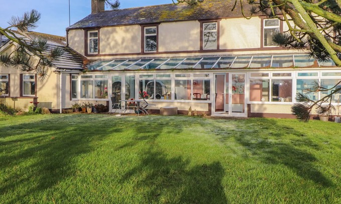 Beckfoot Casa | THE STABLES, character holiday cottage, with a garden in Silloth