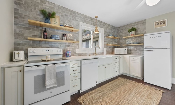 Mount Vernon Cama Y Desayuno | The Bluebell Inn - 8 minutes to Kenyon, 5 minutes to MVNU. Gracious Hospitality.