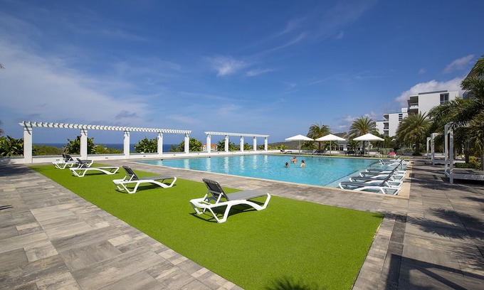 Colon Apartamento | Grand View Residences Luxury Appartement, Pool & Gym. 5 minutes from Willemstad.