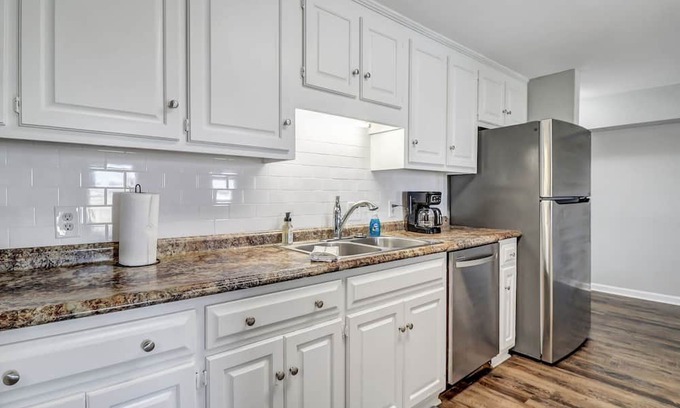 Statesboro Apartamento | Eagle s Landing Loft-downtown Above Bull Barrel