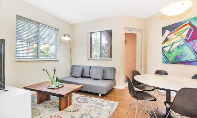 South Miami Apartamento | 2 Bedroom 839831 by Houzlet