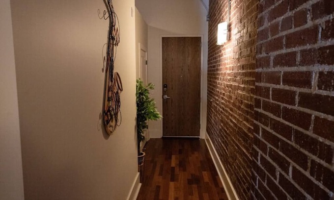 South Main Historic District Condominio | Chic Downtown Memphis Condo with Rooftop Access - Your Unforgettable Getaway!