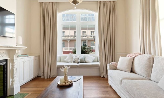 Launceston CBD Cabaña | Elizabeth Elegance A Dreamy Federation Cottage