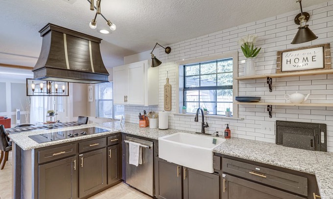 Klein Casa | Spacious Spring Retreat w/ Heated Pool & Spa!