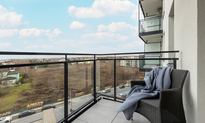 Wlochy Apartamento | Modern Apartment With Balcony by Renters