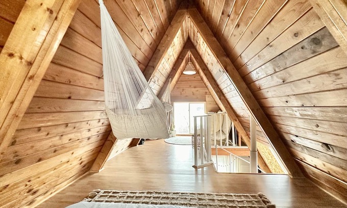 Division No. 10 Cabina | Techni Cabin offers a cozy A-frame blending rustic charm with modern comforts.
