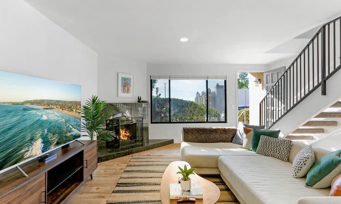 Bay Ho Condominio | Sunny 2BR! 10Mins to Beach w/ Ocean View+BBQ+Pool!