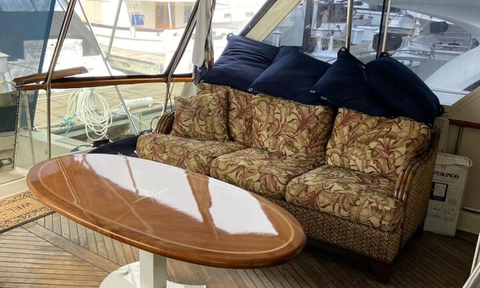 Midtown Alquiler De Eote | 1983 65 foot Hatteras Motor Yacht