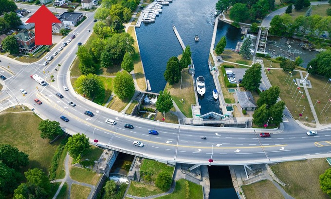 Smiths Falls Casa | Just 175 steps from the world famous Rideau Canal