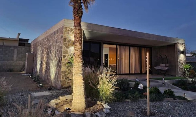 Valle de Guadalupe Casa | Finca de Piedra Valle- Moderna Cabaña