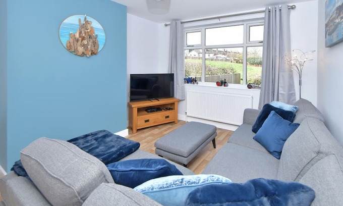 Burslem Casa | Lancaster House: A Charming 3-BR Home in the Heart of Norton Green