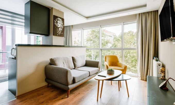 Yakuplu Apartamento | Chic, Modern Flat Near Torium Mall in Beylikduzu