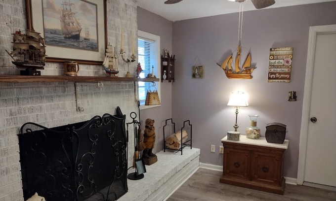 Dock Junction Casa | Shady Oaks Retreat Pet Friendly in the Heart of Brunswick