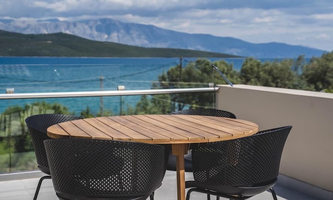 Episkopos Apartamento | One-Bedroom with Attic Apartment Sea View