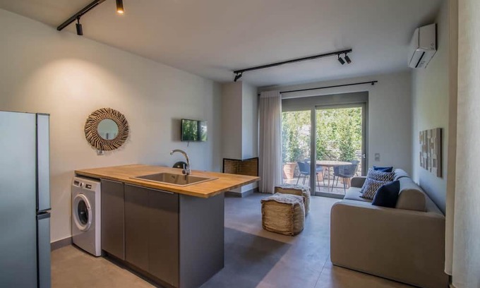 Episkopos Casa | One-Bedroom Suite Garden View