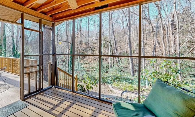 Seneca Casa | Dog-friendly home near Clemson with tree-lined yard, patio & deck